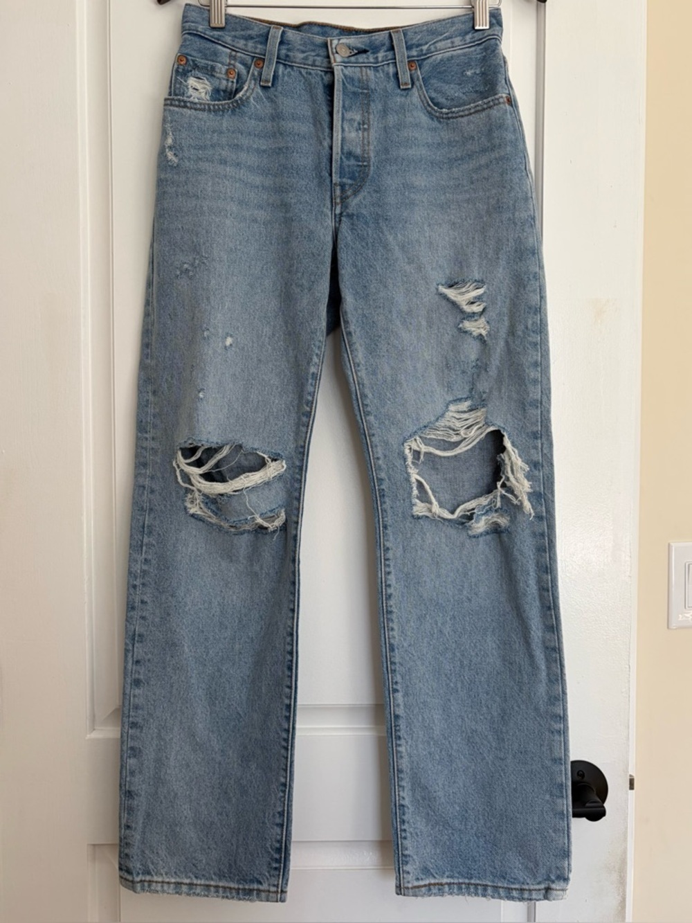 Levi's 100% Cotton Light Blue Distressed Straight Jeans (25)